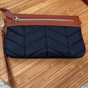 Mighty purse charging wristlet